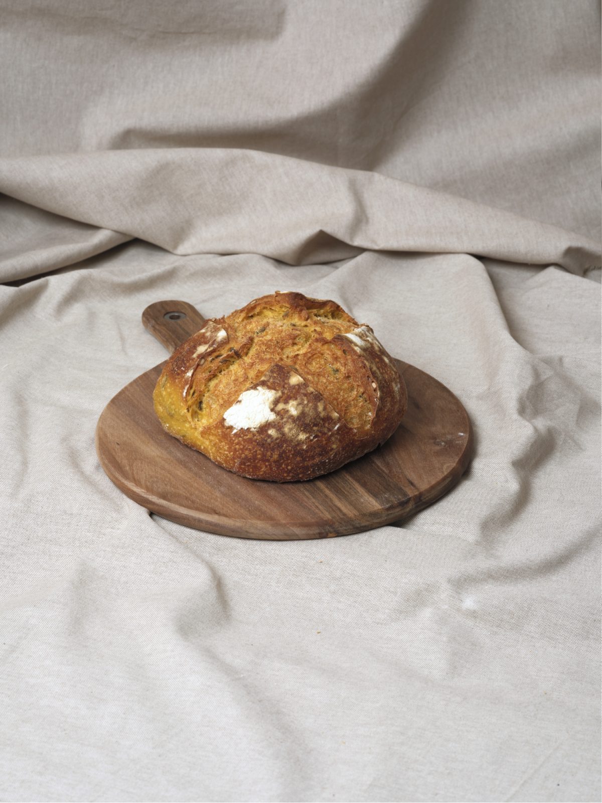 Hogaza de pan de cúrcuma