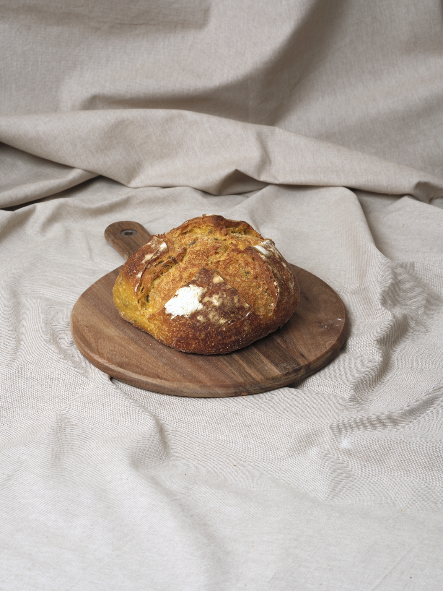 Hogaza de pan de cúrcuma