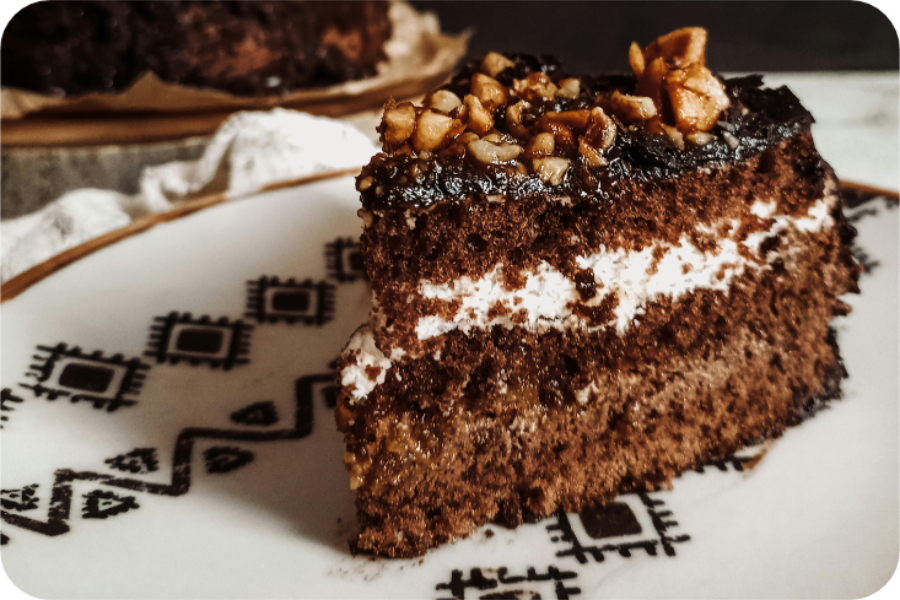 Vista detalle porción de pastel de chocolate