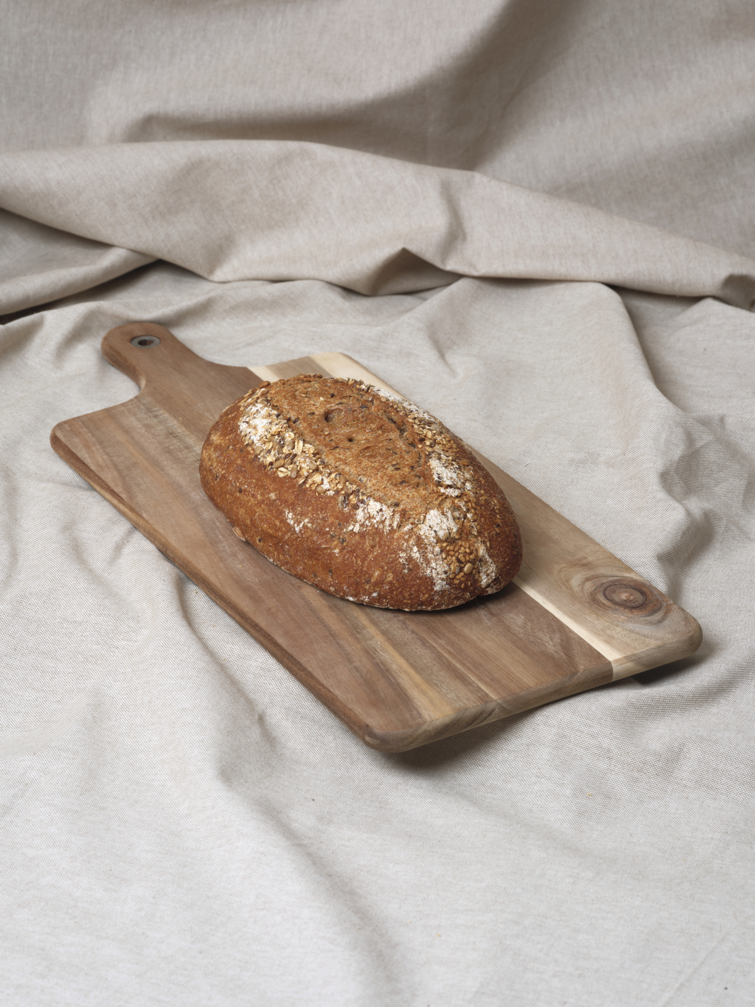 Hogaza de pan integral de semillas 100%